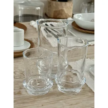 Sklenice Gerd ručně foukané sklenice se zvlněným okrajem Velikost: v.13,5 cm, průměr 8 cm