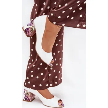 Dámské lodičky Kožené lodičky s ozdobným podpatkem Leski Boty 2608/K hrášek Barva: Bílá, Velikost: 40