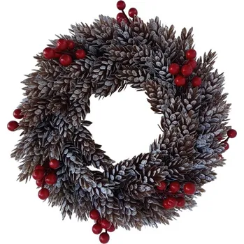 Vánoční dekorace Plastový věnec ojíněný šišky a červené bobule, d. 26 cm, hnědá