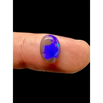 Drahý kámen Australský černý opál 1,85ct – Kabošon – Lightning Ridge, Austrálie