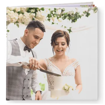 Fotokniha Nejlepší fotokniha v pevné vazbě za 599 Kč. Vyrobíme do 48 hod. Formát 21x21 cm. Motiv srdíčkový