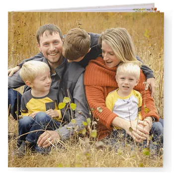 Fotokniha Vyrobte si nejlepší foroknihu online rychle v pevné vazbě za 599 Kč. Vyrobíme do 48 hod. Motiv kytičky