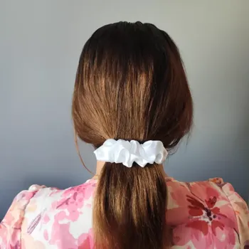 Spona do vlasů Scrunchie bílá