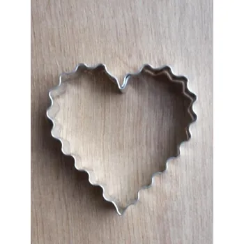 Svatební dekorace Vroubkované srdce (průměr 6 cm)