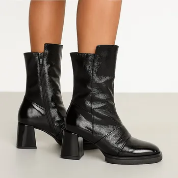 Dámské sandále Dámské černé kožené lakované kotníkové kozačky Letizia na podpatku Velikost: 39