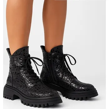 Dámské sandále Dámské černé šněrovací kotníkové boty Letizia s lesklým potiskem a texturovaným nápisem Velikost: 39