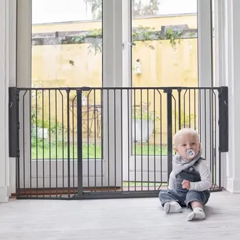 Dětská zábrana BabyDan Univerzální prostorová zábrana CombiFit M, černá