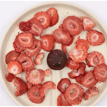 Cukrovinka Lyopotraviny s.r.o. Datlové lízátko s jahodami, 30 g