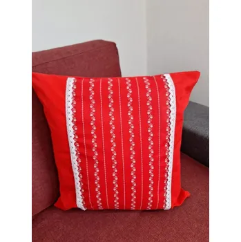 Povlak na dekorativní polštářek Povlak na polštářek krojový vzor, krajka červený