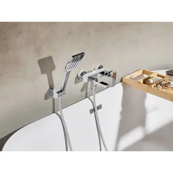 Vodovodní baterie Nástěnná vanová baterie stříbrná mosazná sprchová hlavice s kohoutkem moderní styl Beliani