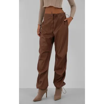 Black Fashion BRONZE EDGE – hnědé koženkové kalhoty s elastickým pasem Velikost: 40 (L)