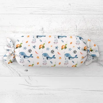Dekorativní polštářek Dětský polštář válec bonbon Sandra SA-660 Modré velryby a mořská zvířátka na bílém 15x40 cm