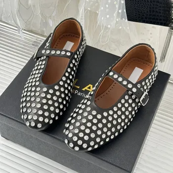 Dámské lodičky Dámské kožené baleríny s cvočky a kamínky Barva: Černá, Velikost: 38