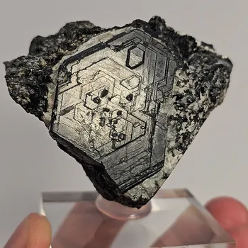 Přírodní kámen Safirín (sapphirine) z Madagaskaru 56x72mm, krystal: 43x37mm