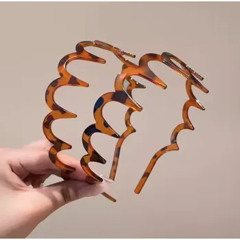 Pull and Bear vlnitá protiskluzová čelenka, velikost M 1ks