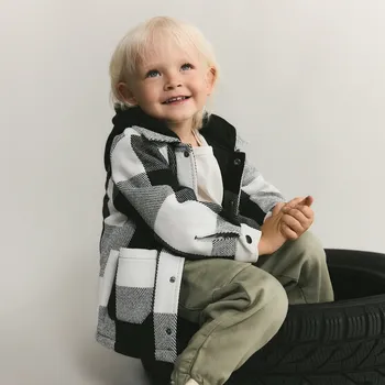 Chlapecká bunda Reserved - Kostkovaná bunda s kapucí - světle šedá - 824ET-09X - 824ET-09X-86