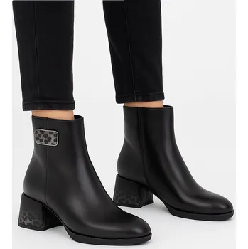 Dámské sandále Epica Dámské černé kotníkové boty Epica se zvířecím detailem Velikost: 39