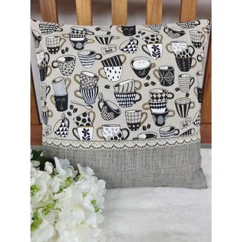 Povlak na dekorativní polštářek Povlak na polštář 40 x 40 cm – kávové hrníčky a krajka | Ruční výroba