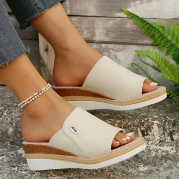 Dámské pantofle Letní pantofle na klínku s přezkou, protiskluzová podrážka Barva: Béžová, Velikost: 38