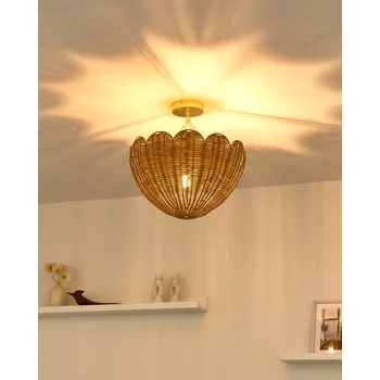 Závěsná lampa z přírodního ratanu s vroubkovaným okrajem mušle vestavná ve vintage stylu Beliani