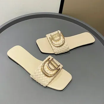 Dámské pantofle Módní dámské pantofle s kovovým logem Barva: Béžová, Velikost: 38