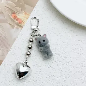Fally Sametový přívěsek na klíče Kočička šedá s korálky a srdíčkem