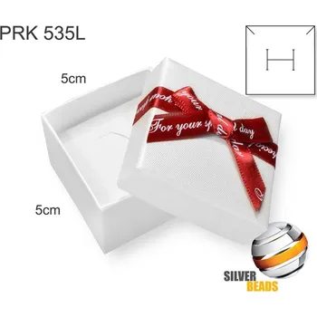 Dárková krabička Krabička na šperky. Materiál papír+mašle . Ozn. PRK 535L. Velikost 5x5cm. Barva Bílá s červenou stuhou