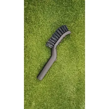 Čistící kartáč pro robotické sekačky