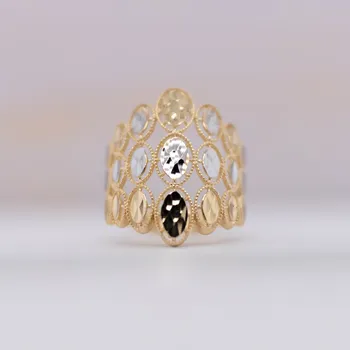 Prsten Lillian Vassago Exkluzivní gravírovaný prsten z kombinovaného zlata LLV07-GR004 Velikost prstenu: 57