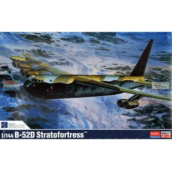 Plastikový model B-52D Stratofortress 1/144