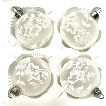 Vánoční ozdoba IRISA Sada 4 skleněných koulí 7 cm – Květinová elegance ( bílá ) Velikost: 7 cm, Balení: 4ks, Barva: bílá