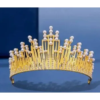 Vánoční dekorace Nejedlá dekorace kovová Koruna zlatá s bílými perlami