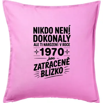 Polštář Nikdo není dokonalý ale ti narození v roce 1970 jsou zatraceně blízko - Polštář 50x50 - 50x50 - Pouze potah ( Růžová )