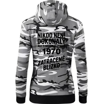 Dámská mikina Nikdo není dokonalý ale ti narození v roce 1970 jsou zatraceně blízko - Dámská mikina trendy zipper s kapucí - S ( Šedý maskáč )