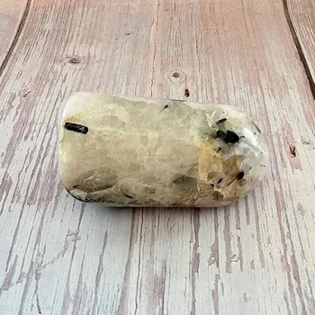 Turmalín v křišťálu freeform 9 cca 7,1 x 3,6 cm, 163 g