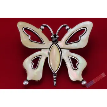 Brož Brož z mléčné perleti ve tvaru motýla, cca 48 x 40 mm (BP1030M)
