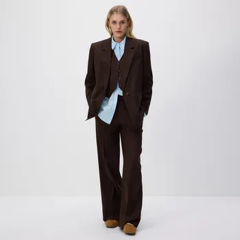 Dámské kalhoty Reserved - Kalhoty s nažehlenými puky - tmavě hnědá - 482GG-89X - 482GG-89X-S