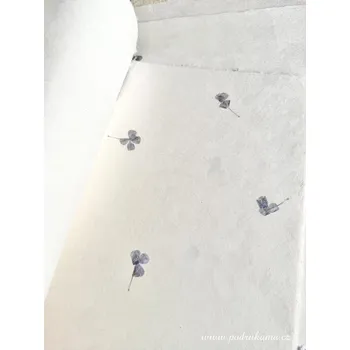 Umělecký papír Olino Paperworks Int BV Gampi papír s vlisovanými kvítky 120 gr. Velikost: A4 - 29,5x21 cm