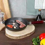 Železná pánev s dřevěnou rukojetí CAST LINE 24 cm