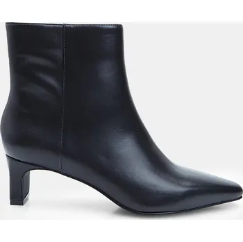 Dámská zimní obuv Baťa kotníková dámská kožená kotníková bota na podpatku černé, vel. 39