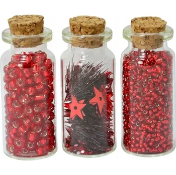 Obraz Dekorace křišťály lahvičky červené ozdoby ruční práce krky deníky