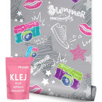 Fototapeta Tapeta pro teenagery – fotoaparáty, nápisy, tenisky, rty