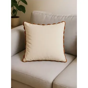 Polštář Sinsay - Dekorativní polštář s volánem - krémová - 993GN-01X - 993GN-01X-ONE