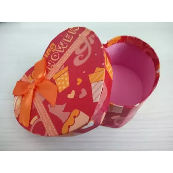 Dárková krabička Vyrobeno v Číně Dárková krabička ve tvaru srdce Vínová se svatebními motivy