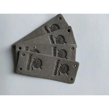 Koženkový štítek půlený Hand made klubko 5x2cm šedý