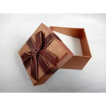 Dárková krabička Vyrobeno v Číně Dárková krabička malá hnědá - vzor a lemování