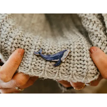 Šperk BeWooden Dřevěná brož - Plejtvák