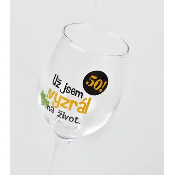 Sklenice Dárková sklenice na víno k 50. narozeninám – „Už jsem vyzrál na život“, 330 ml