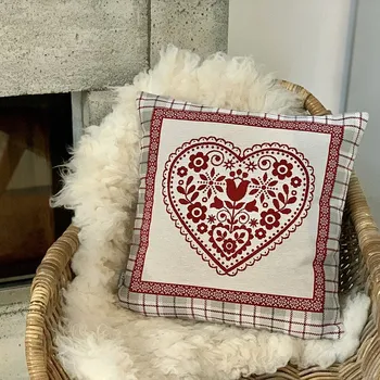 Dekorativní polštářek BYTEMA Gobelínový povlak na polštář SRDCE V KÁRU 2 45 x 45 cm