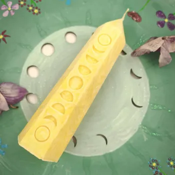 Svíčka Přírodní rituální svíce - žlutá - pro radost, stimulaci mysli a důležitá rozhodnutí